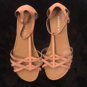 Women's flat sandal